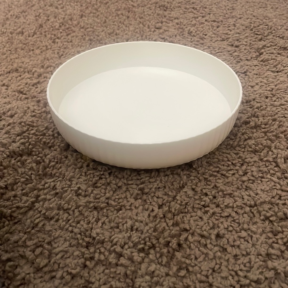 NWT small size Plastic rotating white circular container. Has feet. Rotates 360